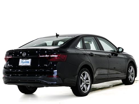 Used 2024 Volkswagen Jetta SE FWD image 5