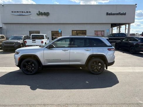 New 2026 Jeep Grand Cherokee Limited w/ Limited Altitude Package RWD image 4