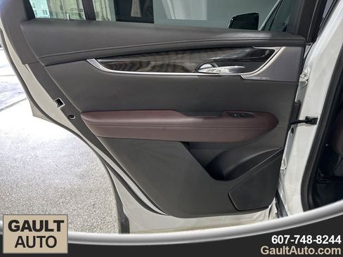 Used 2022 Cadillac XT6 Premium Luxury image 16