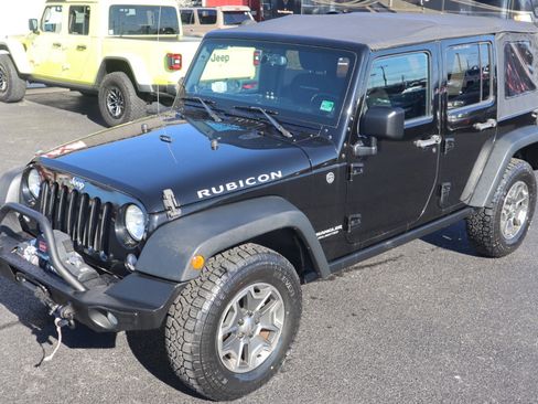 Used 2014 Jeep Wrangler Unlimited Rubicon w/ Connectivity Group image 11
