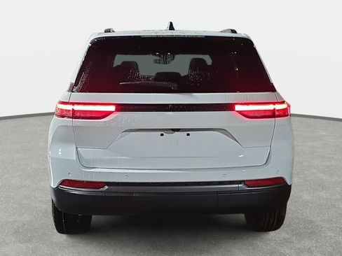 New 2026 Jeep Grand Cherokee Altitude image 6