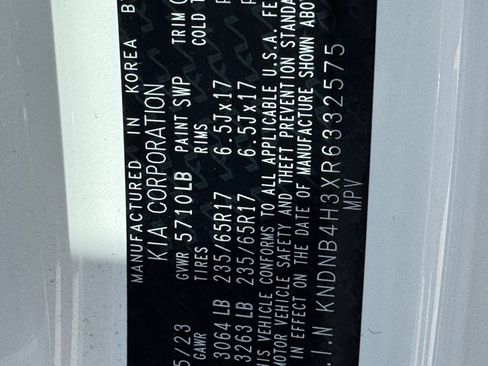 Certified 2024 Kia Carnival LX image 31