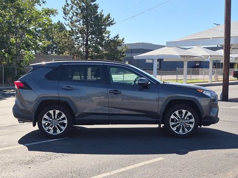 Used 2019 Toyota RAV4 XLE Premium w/ Cold Weather Package AWD/4WD image 4