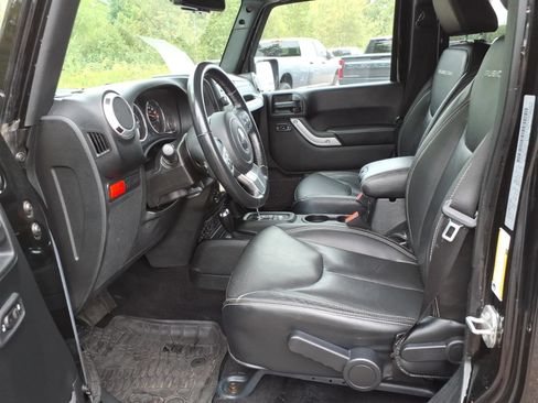 Used 2016 Jeep Wrangler Unlimited Rubicon AWD/4WD image 15