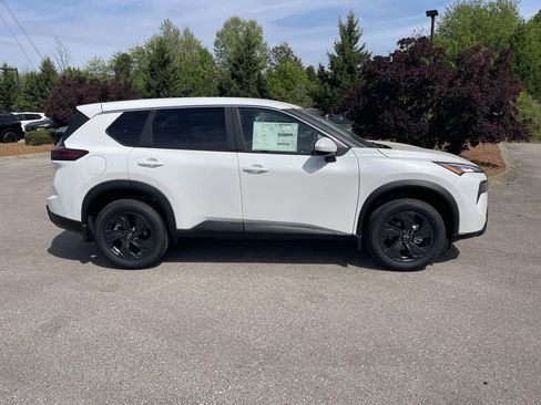 New 2026 Nissan Rogue SV FWD image 2