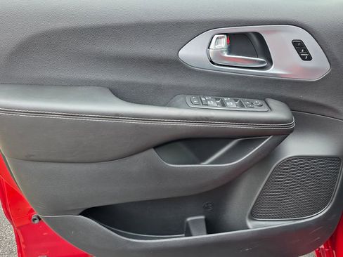 New 2026 Chrysler Pacifica Limited w/ S Appearance Package image 12