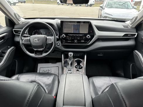 Used 2020 Toyota Highlander Platinum image 16