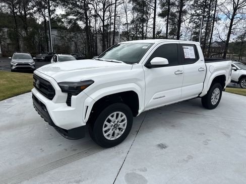 Certified 2024 Toyota Tacoma SR5 image 5