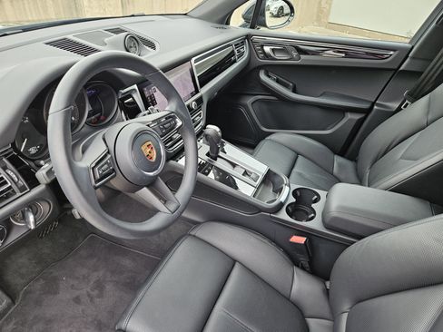 Certified 2026 Porsche Macan AWD/4WD image 4
