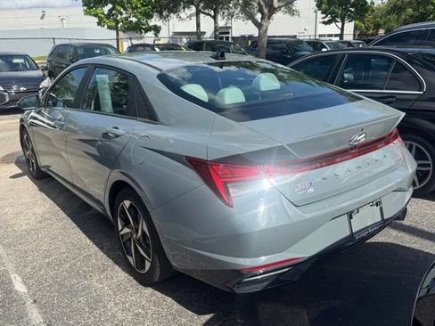 Used 2023 Hyundai Elantra Limited w/ Preferred Accessory Package FWD image 2
