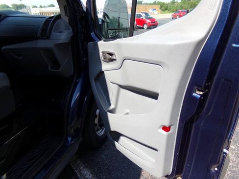 Used 2016 Ford Transit 250 130 Medium Roof RWD image 31