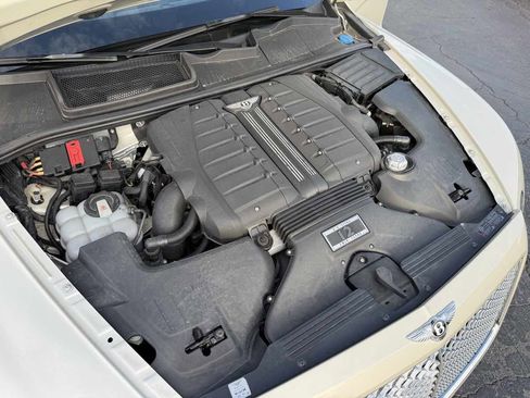 Used 2018 Bentley Bentayga image 37