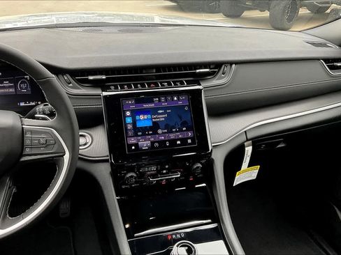 New 2025 Jeep Grand Cherokee Altitude image 6