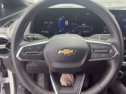 Used 2025 Chevrolet Equinox EV LT FWD image 8