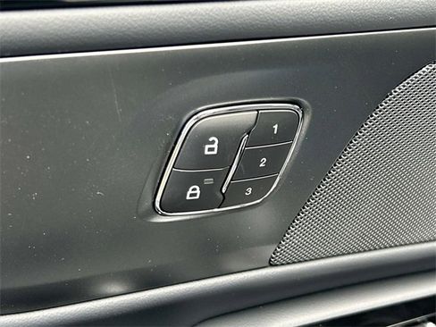 New 2025 Lincoln Nautilus Premier w/ Equipment Group 102A image 23