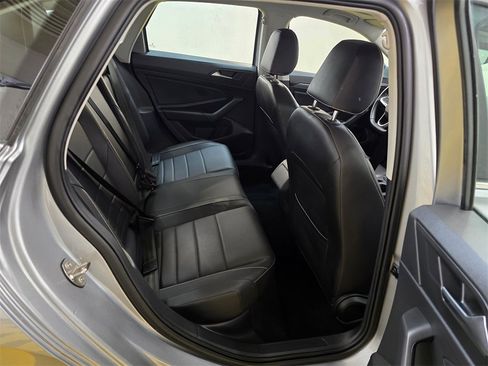 Used 2023 Volkswagen Jetta SE w/ Panoramic Sunroof Package image 12