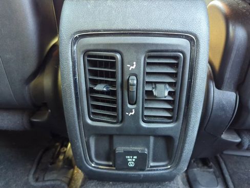 Used 2019 Jeep Grand Cherokee Laredo image 21