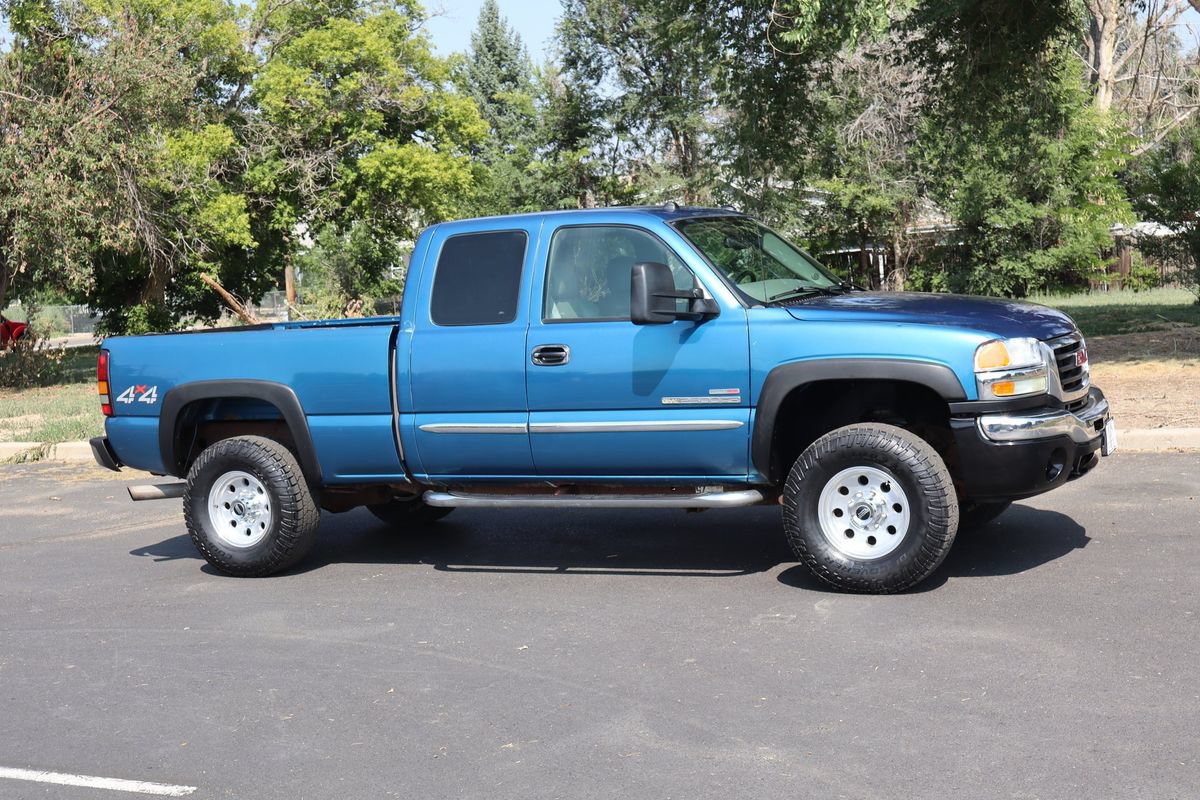 Used 2004 GMC Sierra 2500 SLT w/ Heavy-Duty Power Package AWD/4WD image 2