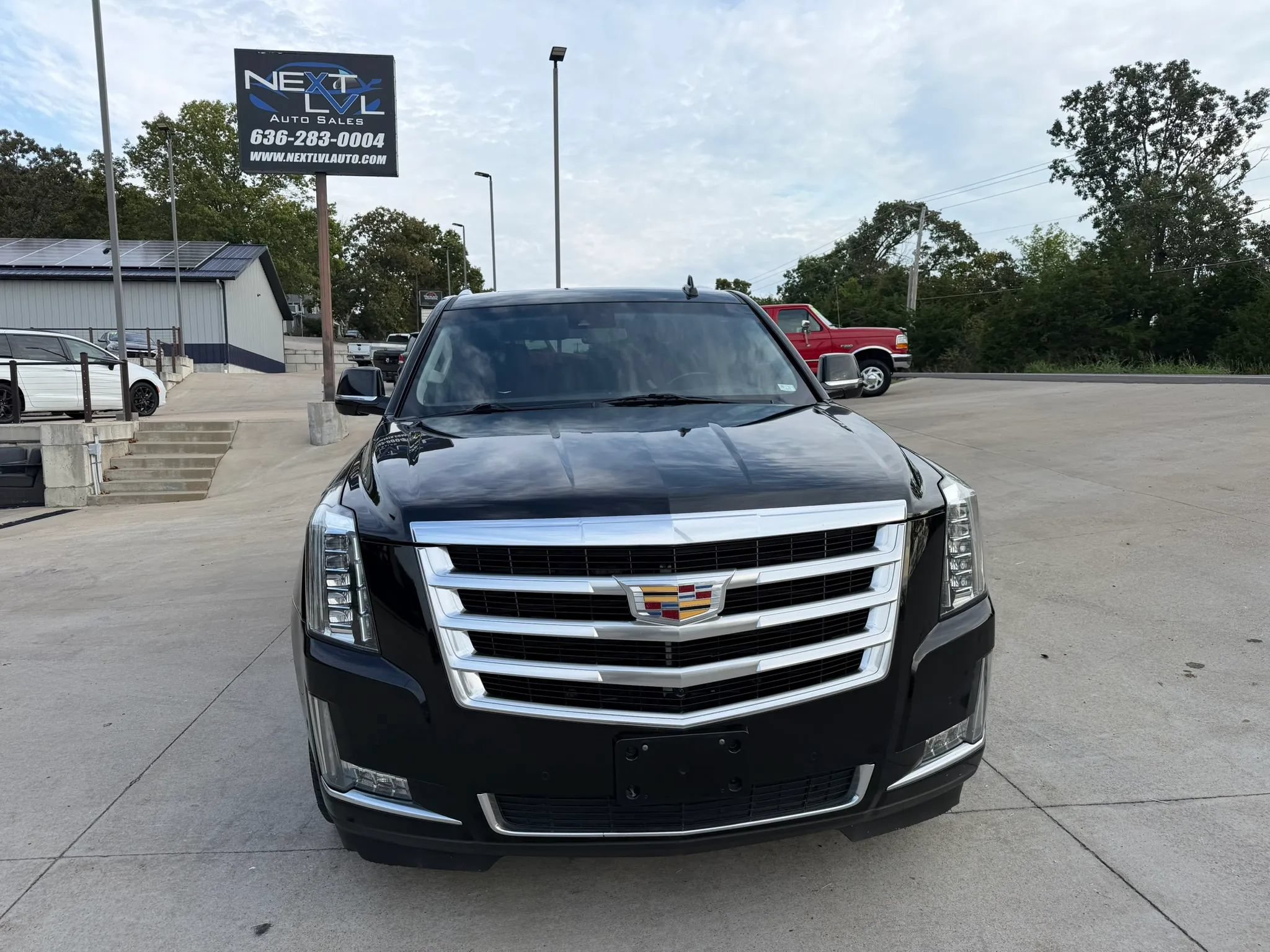Used 2019 Cadillac Escalade Luxury AWD/4WD image 4