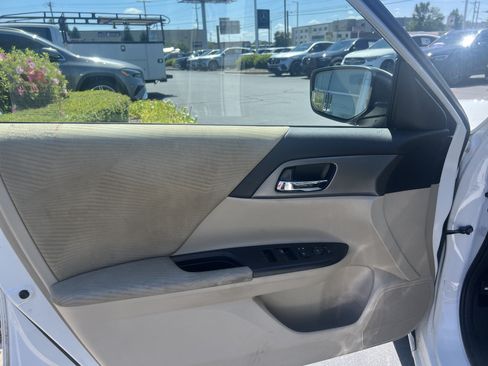 Used 2015 Honda Accord LX image 14