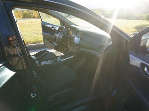 Used 2019 Nissan Sentra S w/ Appearance Package image 29