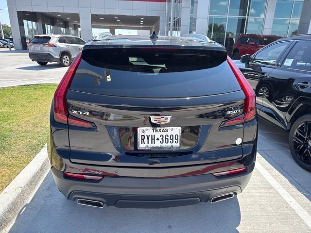 Used 2023 Cadillac XT4 Luxury w/ Cold Weather Package FWD image 8