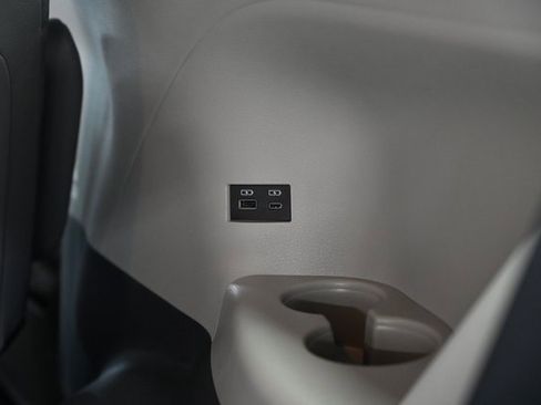 Used 2023 Toyota Sienna XLE image 30