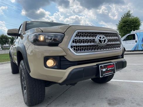 Used 2017 Toyota Tacoma TRD Off-Road w/ Tow Package (A/T) AWD/4WD image 59