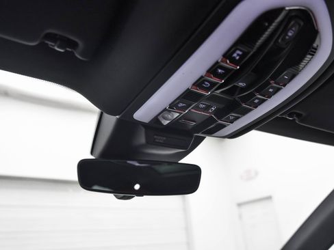 Used 2021 Porsche Macan S image 17