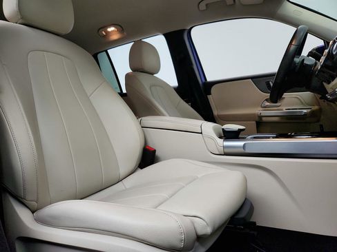 Used 2021 Mercedes-Benz GLB 250 w/ Premium Package image 27