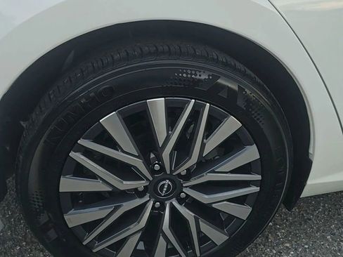 Used 2025 Nissan Altima 2.5 SV image 12