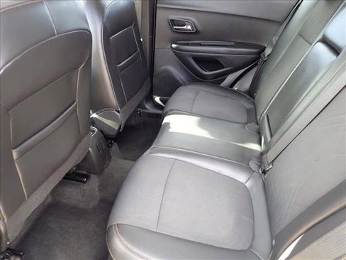 Used 2022 Chevrolet Trax LT w/ Driver Confidence Package image 9