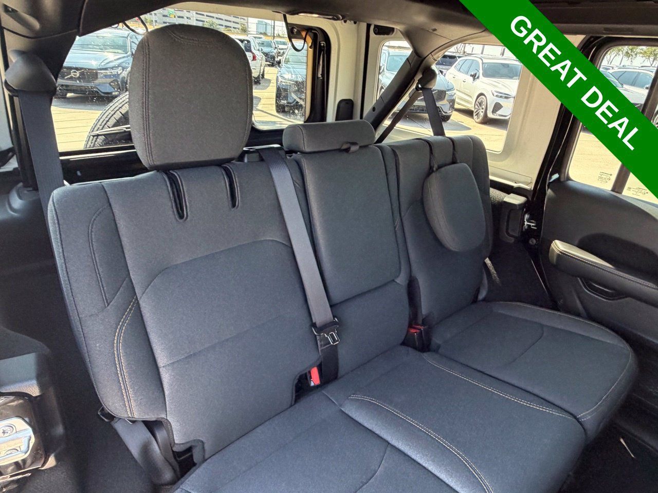 Used 2025 Jeep Wrangler Unlimited Sahara w/ Safety Group AWD/4WD image 35