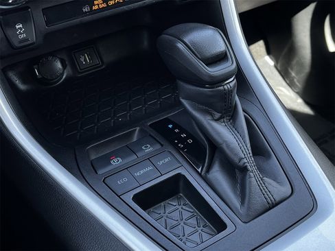 Used 2024 Toyota RAV4 XLE image 17