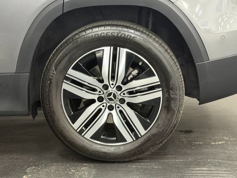 Used 2025 Mercedes-Benz EQB 300 4MATIC image 17