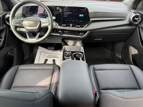 Used 2026 Chevrolet Equinox LT w/ Convenience Package II FWD image 11