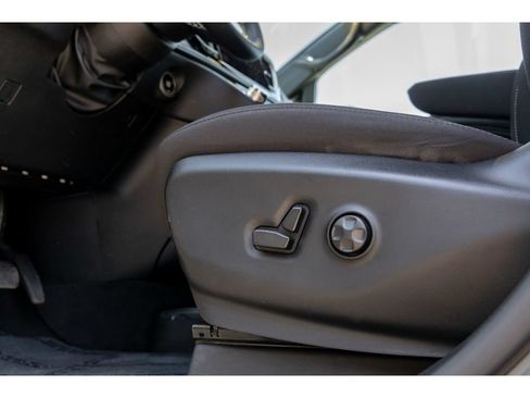 Used 2024 Chrysler Pacifica Touring FWD image 17