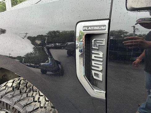 Used 2019 Ford F250 Platinum w/ Platinum Ultimate Package AWD/4WD image 18