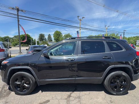 Used 2015 Jeep Cherokee Latitude w/ Comfort/Convenience Group AWD/4WD image 8