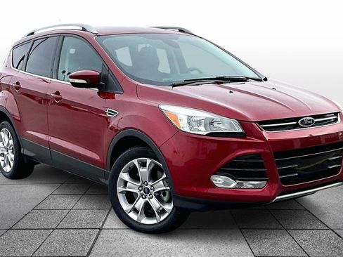 Used 2015 Ford Escape Titanium image 2