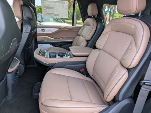 New 2026 Lincoln Navigator Black Label AWD/4WD image 16