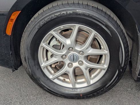 Used 2024 Chrysler Pacifica Touring-L image 12