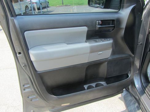 Used 2011 Toyota Sequoia SR5 w/ Premium Pkg AWD/4WD image 17