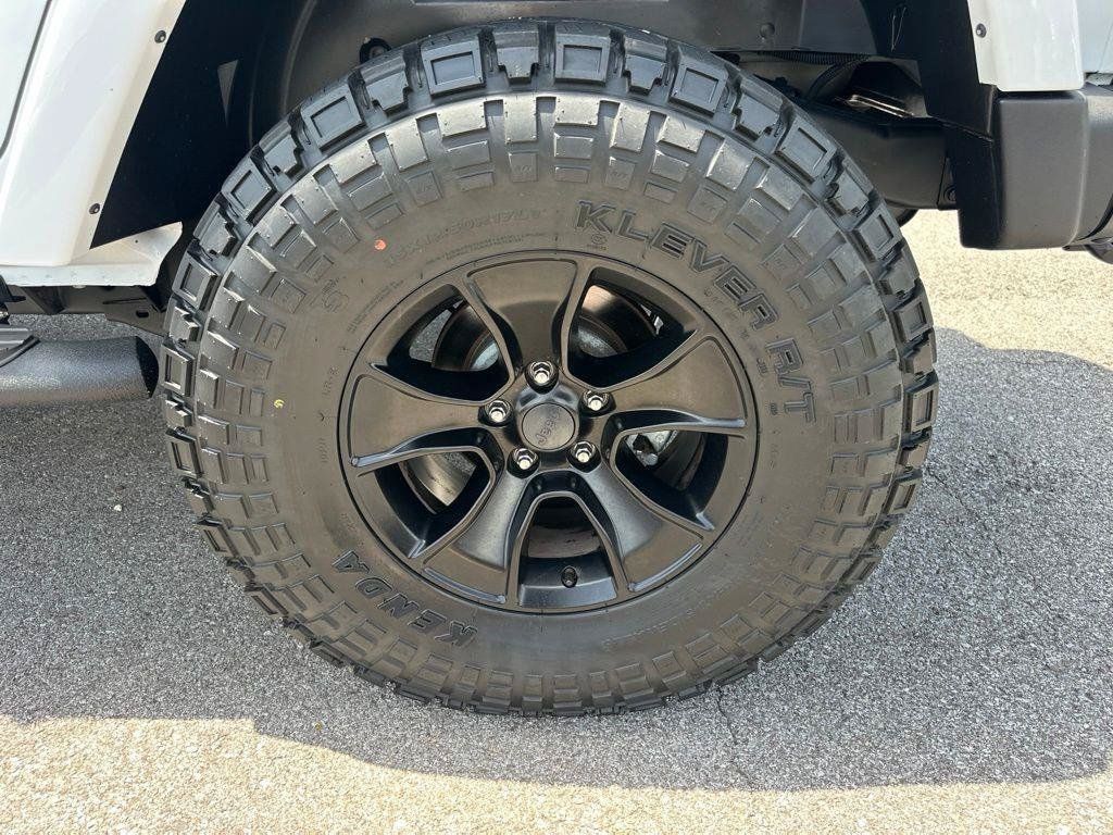 Used 2017 Jeep Wrangler Unlimited Sahara w/ Max Tow Package AWD/4WD image 12