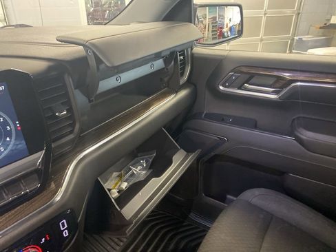 Used 2024 GMC Sierra 1500 Elevation image 32