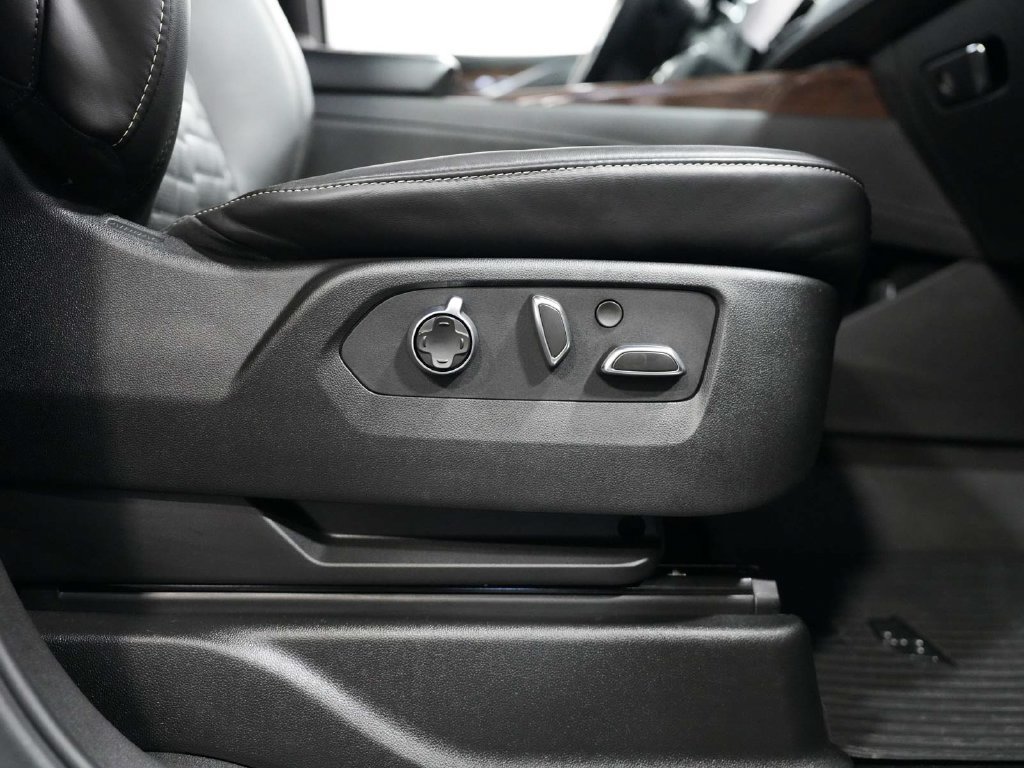 Used 2024 Cadillac Escalade Sport Platinum w/ LPO, Floor Liner Package AWD/4WD image 43