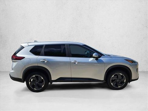 Used 2024 Nissan Rogue SV AWD/4WD image 4