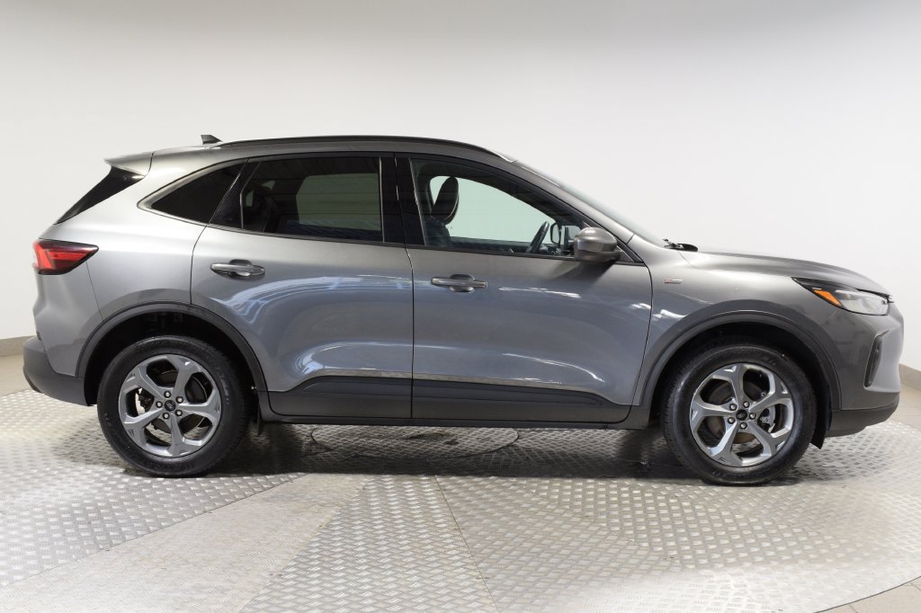 Used 2025 Ford Escape ST-Line Select AWD/4WD image 2