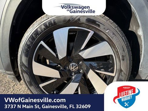 Certified 2024 Volkswagen Atlas Cross Sport SE image 26