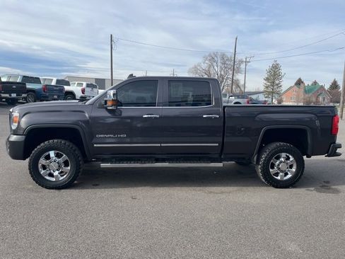 Used 2016 GMC Sierra 2500 Denali w/ Duramax Plus Package image 10